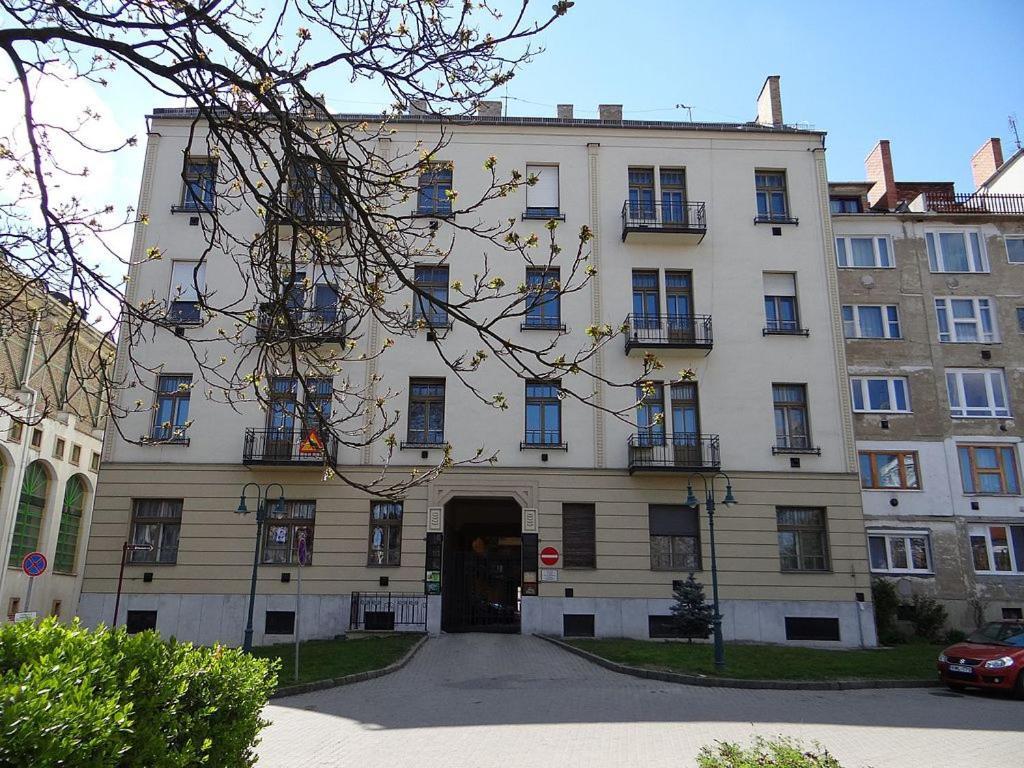 Julia Apartman Miskolc Exterior photo